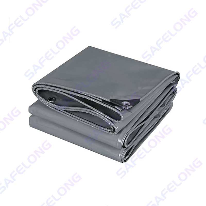 Tarpaulin yang disalurkan oleh pisau